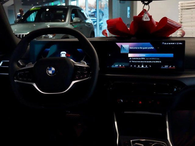 2025 BMW 2 Series 230i - Photo 31