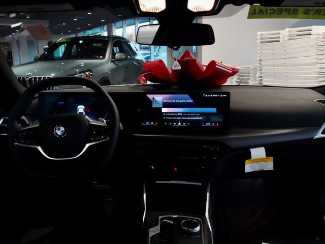 2025 BMW 2 Series 230i - Photo 35