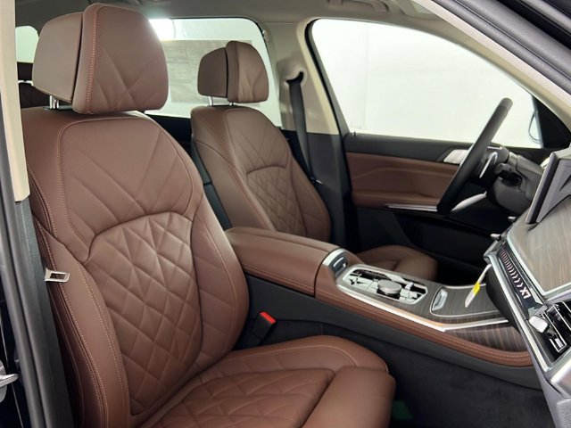 New 2027 Black Sapphire Metallic BMW xDrive40i image 28
