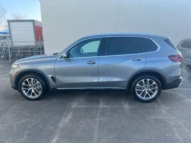 Used 2024 BMW X5 40i with VIN 5UX23EU04R9V18921 for sale in Davenport, IA