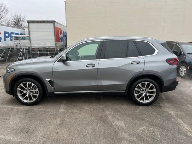 Used 2024 BMW X5 40i with VIN 5UX23EU07R9V32327 for sale in Davenport, IA