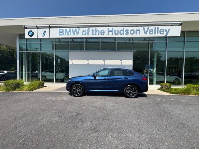2025 BMW X4 xDrive30i
