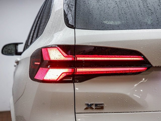 2026 BMW X5 M60i - Photo 39