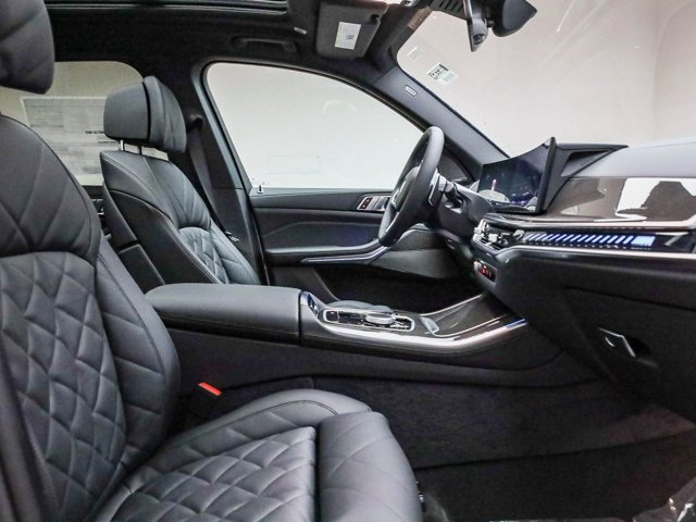 2026 BMW X5 M60i - Photo 47