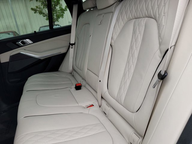 2026 BMW X5 M60i - Photo 32