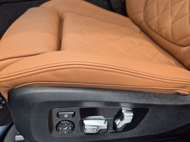 New 2026 Dravit Grey Metallic BMW xDrive50e image 17