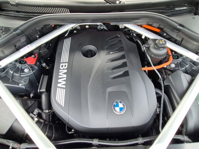 New 2026 Dravit Grey Metallic BMW xDrive50e image 35