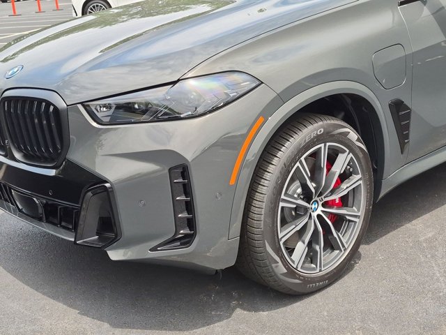 New 2026 Dravit Grey Metallic BMW xDrive50e image 6