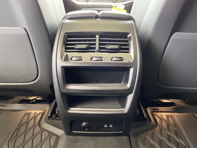 2026 BMW X5 50e - Photo 65