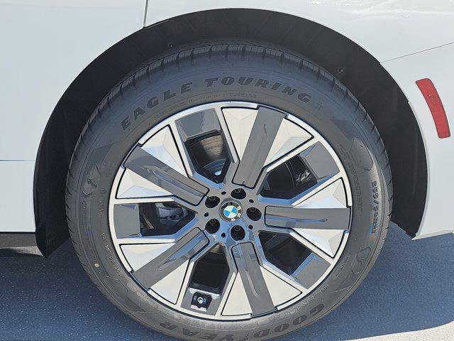 2026 BMW iX 60 - Photo 71