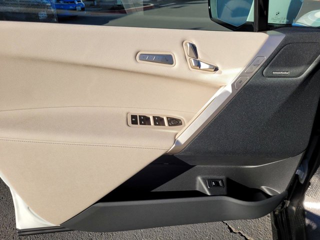 2026 BMW iX 60 - Photo 37