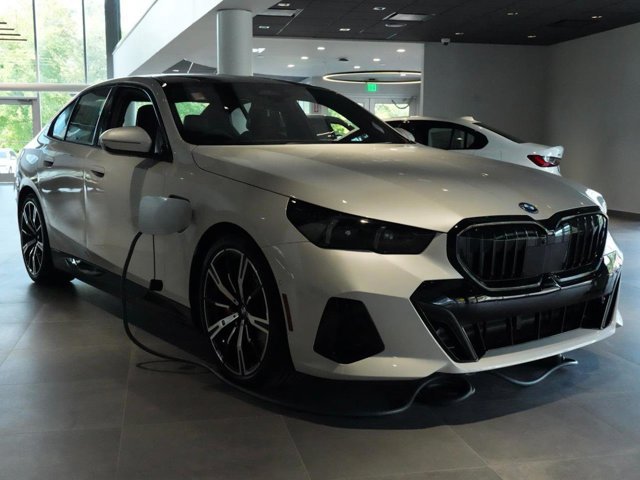2026 BMW 5 Series 550e xDrive