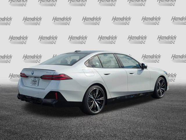 New 2027 Mineral White Metallic BMW 550e xDrive image 10