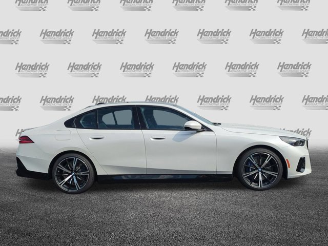 New 2027 Mineral White Metallic BMW 550e xDrive image 11
