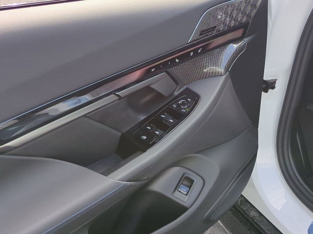 New 2027 Mineral White Metallic BMW 550e xDrive image 14