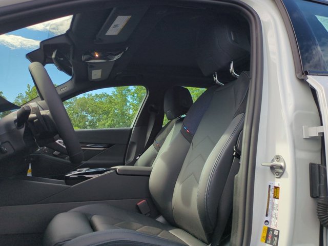 New 2027 Mineral White Metallic BMW 550e xDrive image 15