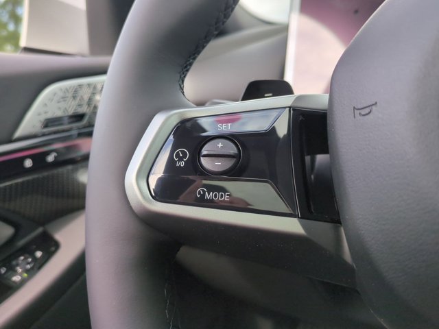 New 2027 Mineral White Metallic BMW 550e xDrive image 18