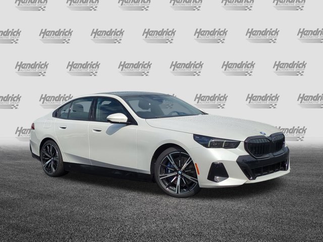 New 2027 Mineral White Metallic BMW 550e xDrive image 2