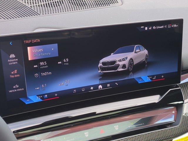 New 2027 Mineral White Metallic BMW 550e xDrive image 21