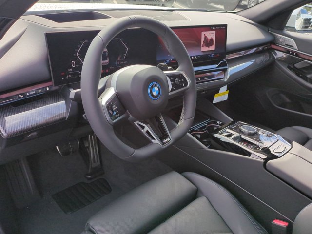 New 2027 Mineral White Metallic BMW 550e xDrive image 28