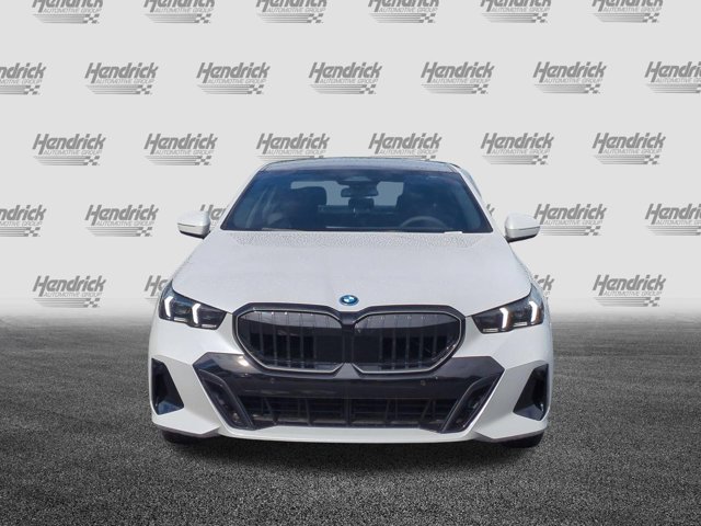 New 2027 Mineral White Metallic BMW 550e xDrive image 3