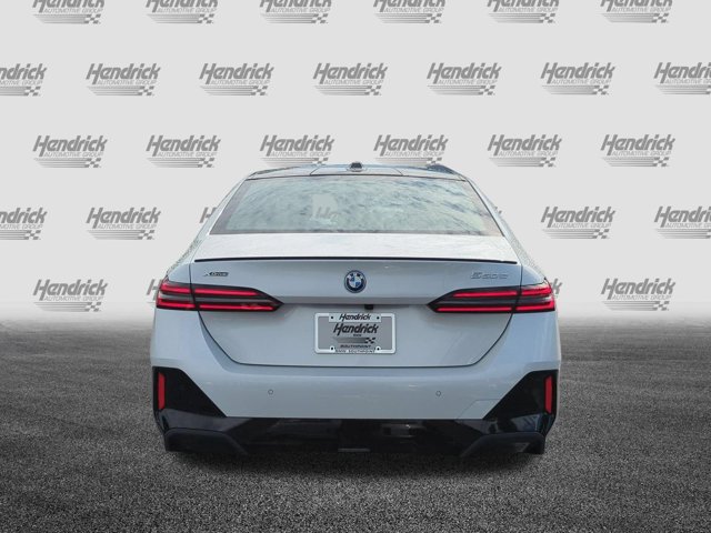 New 2027 Mineral White Metallic BMW 550e xDrive image 9