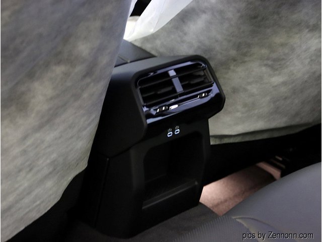 2026 BMW 5 Series 550e - Photo 33