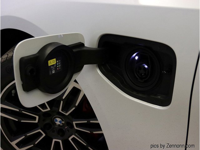 2026 BMW 5 Series 550e - Photo 35
