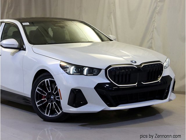 2026 BMW 5 Series 550e - Photo 20