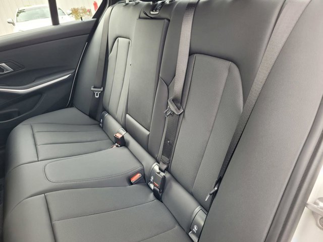 2026 BMW 3 Series 330i - Photo 32