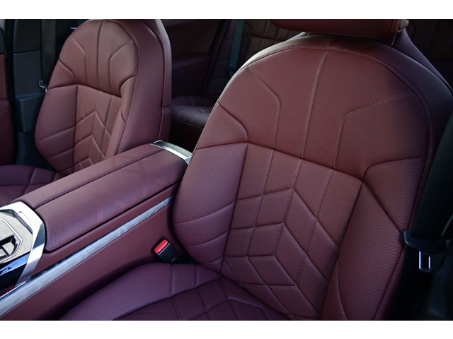 2025 Bmw 740i Sedan photo 4