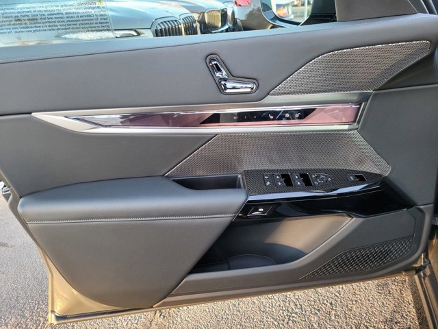 2026 BMW 7 Series 740i - Photo 37