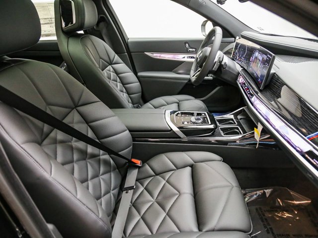 2026 BMW 7 Series 740i - Photo 45