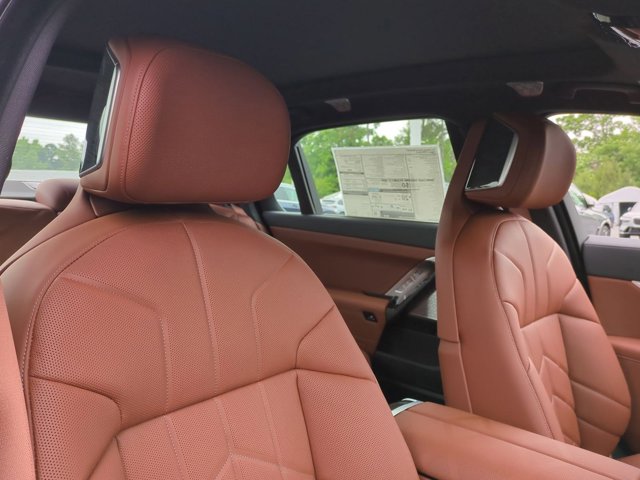 New 2026 Black Sapphire Metallic BMW 760i xDrive image 32