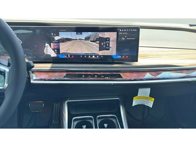 2025 BMW 7 Series 760i - Photo 30