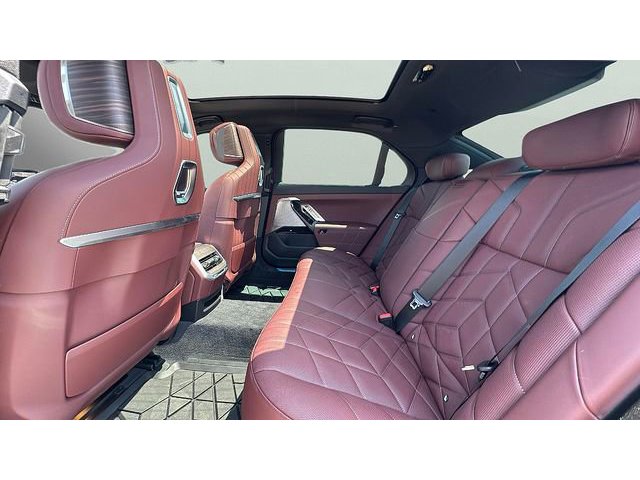 2025 BMW 7 Series 760i - Photo 34