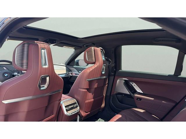 2025 BMW 7 Series 760i - Photo 35