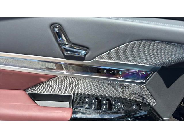 2025 BMW 7 Series 760i - Photo 36