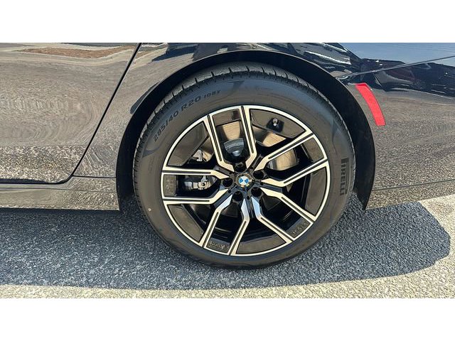 2025 BMW 7 Series 760i - Photo 40