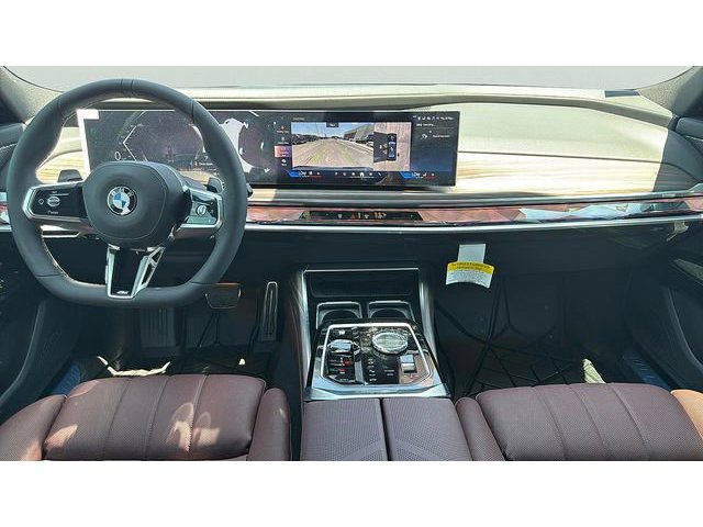 2025 BMW 7 Series 760i - Photo 29