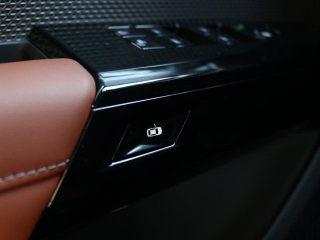 2025 BMW 7 Series 760i - Photo 17