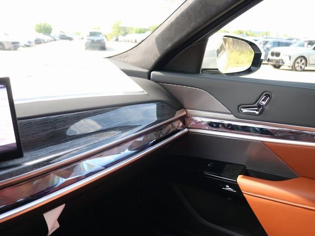 2025 BMW 7 Series 760i - Photo 22