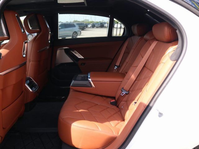 2025 BMW 7 Series 760i - Photo 25