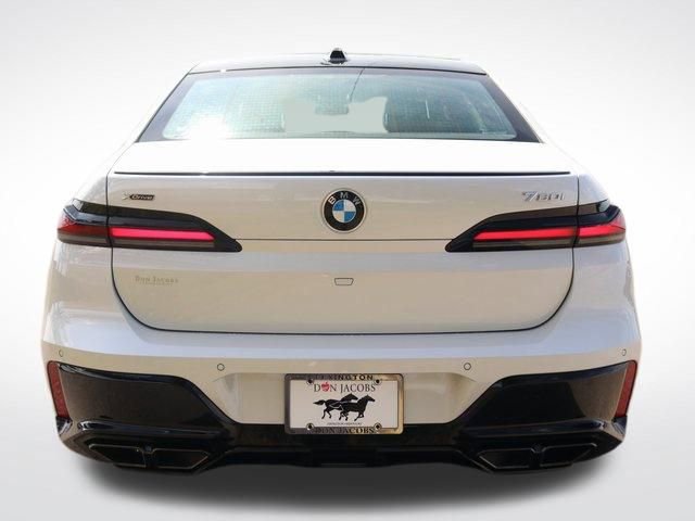 2025 BMW 7 Series 760i - Photo 31