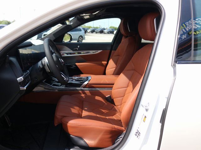 2025 BMW 7 Series 760i - Photo 6