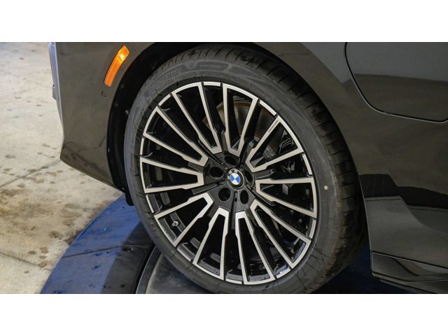 2026 BMW 7 Series 750e - Photo 42