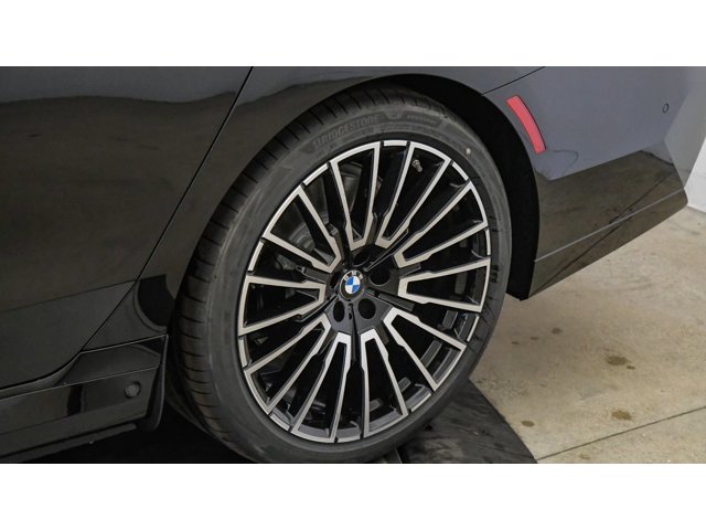 2026 BMW 7 Series 750e - Photo 43