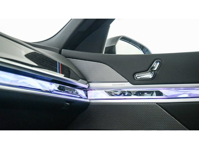 2026 BMW 7 Series 750e - Photo 58
