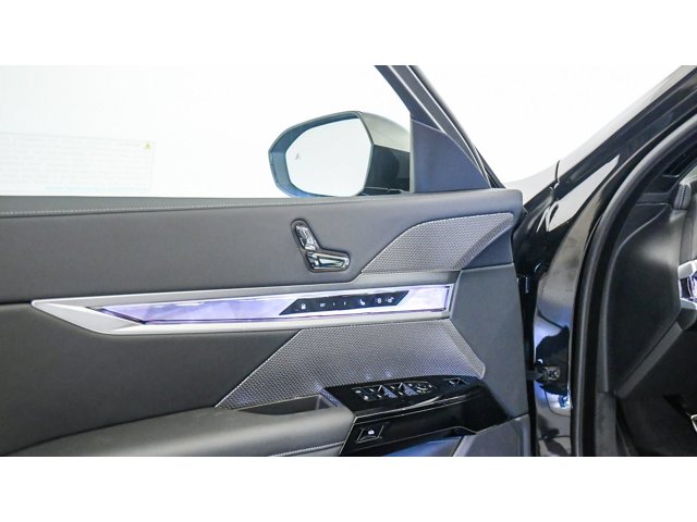 2026 BMW 7 Series 750e - Photo 62