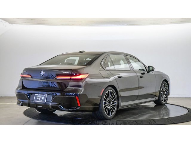 2026 BMW 7 Series 750e - Photo 37